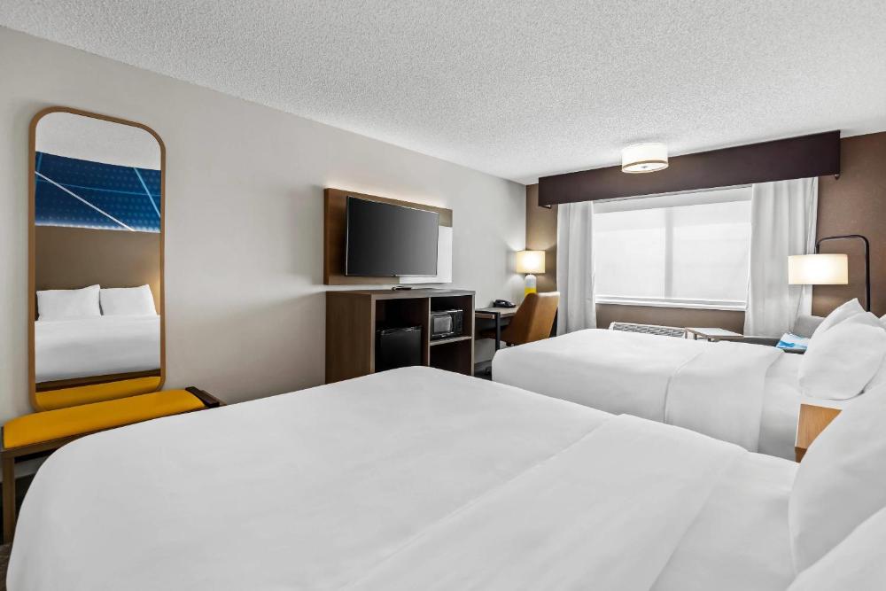 Queen Room with Two Queen Beds - Non-Smoking interior